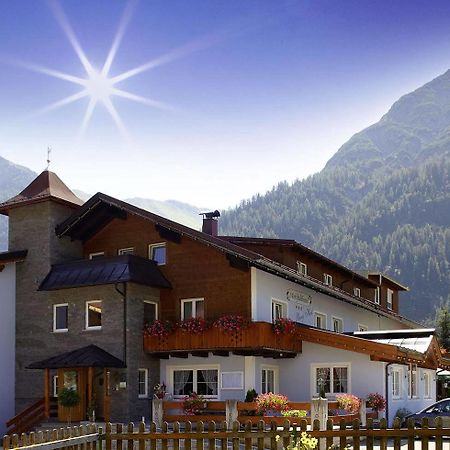 Wohlfuehlhotel Berg Heil Holzgau Exterior photo