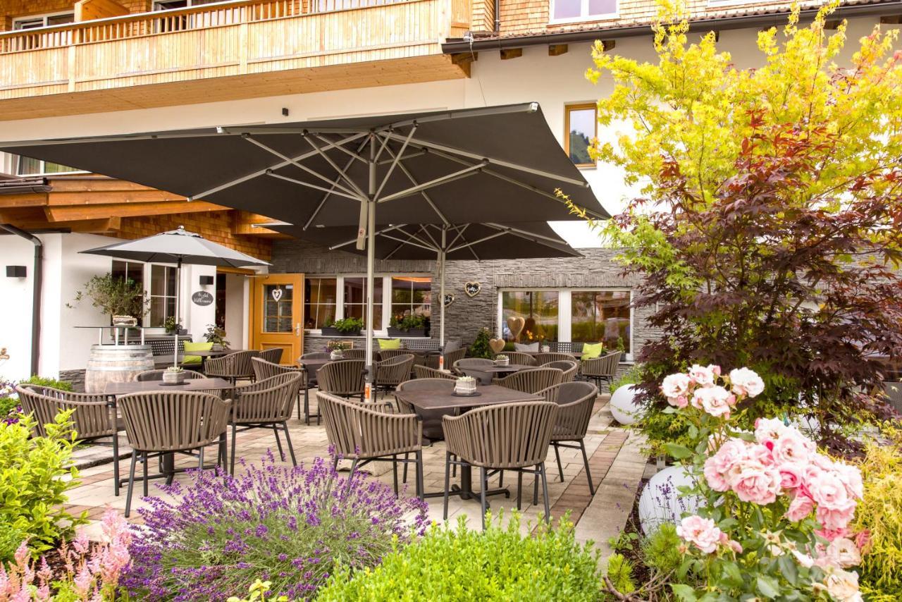 Wohlfuehlhotel Berg Heil Holzgau Exterior photo