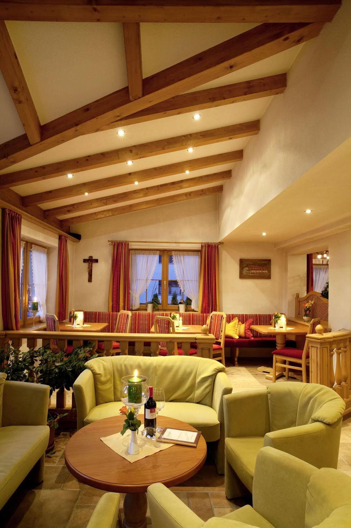 Wohlfuehlhotel Berg Heil Holzgau Exterior photo